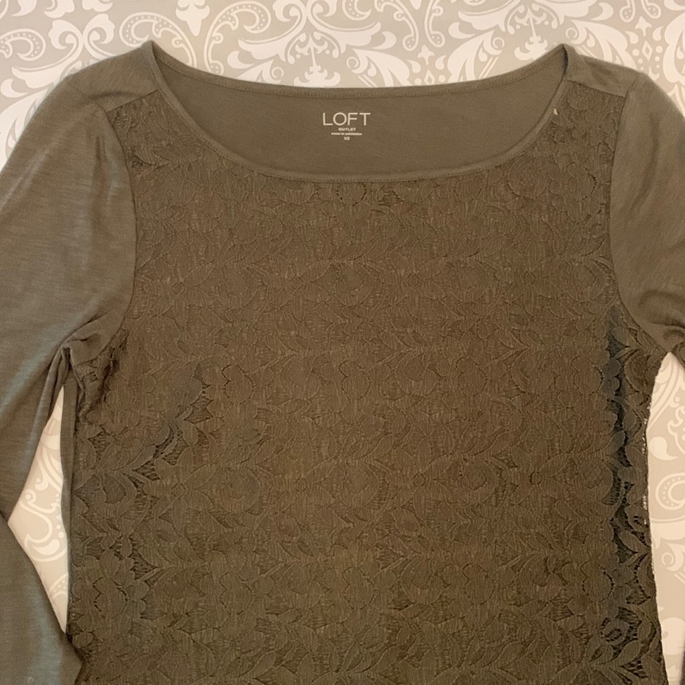 Loft Green long sleeve lace front shirt, like new! XS